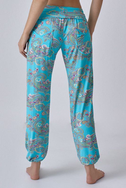 Nachhaltige Yogahose mit Gummibund in hellblauem Paisleymuster für Frauen von Lounge Cherie