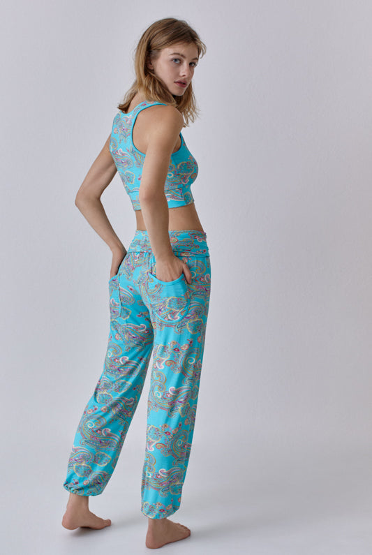 Nachhaltige Yogahose mit Gummibund in hellblauem Paisleymuster für Frauen von Lounge Cherie