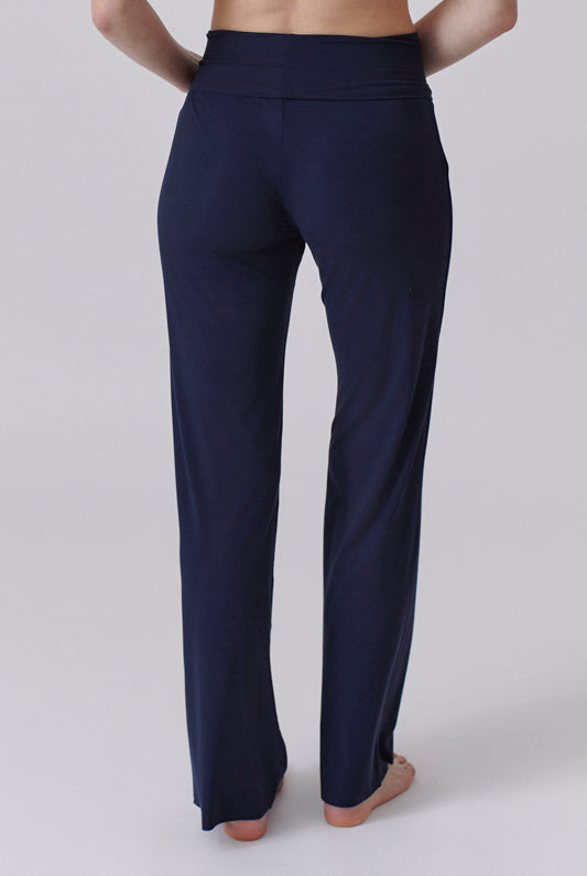 Nachhaltige Yoga und Loungewearhose in Navyblau für Frauen von Lounge Cherie