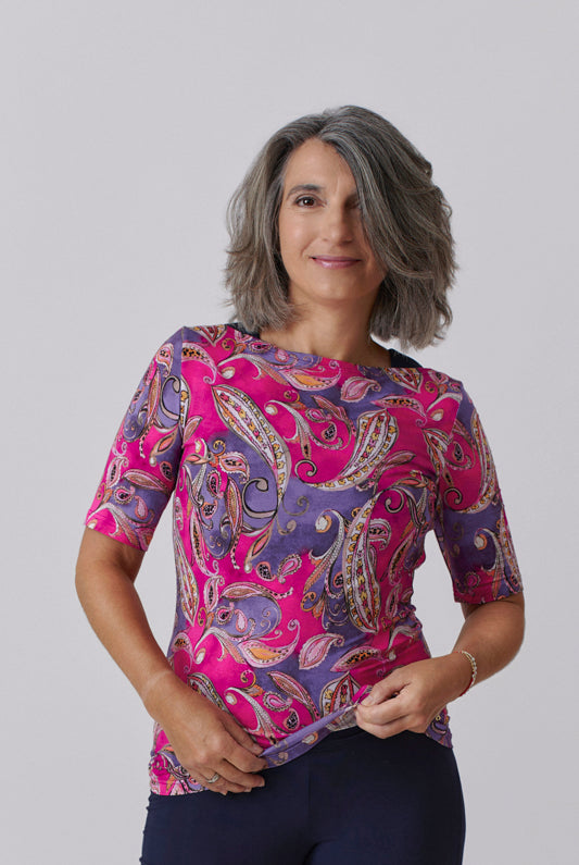 Nachhaltiges T-Shirt aus Modalfaser in lila/pinkem Paisleymuster für Frauen von Lounge Cherie