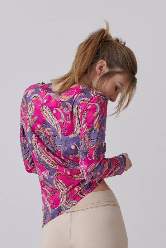 Nachhaltiges Yoga und Loungewear Langarmshirt im lila/pinkem Paisleymuster für Frauen