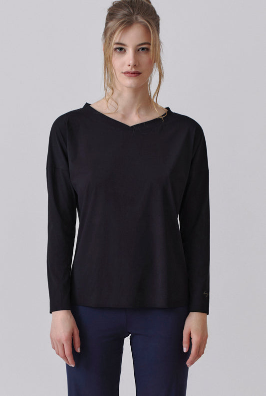 Nachhaltiges Langarmshirt in Schwarz mit Herz Ausschnitt für Frauen von Lounge Cherie