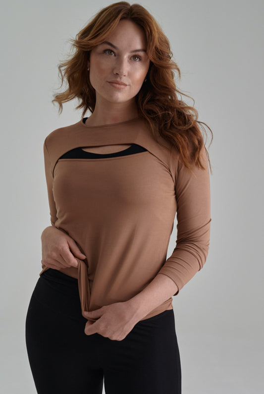 Nachhaltiges Langarmshirt mit Brust Cut-out in braun für Frauen von Lounge Cherie