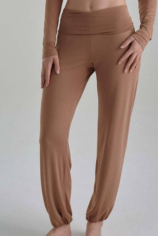 Nachhaltige braune Yogahose mit Gummibund in braun für Frauen von Lounge Cherie