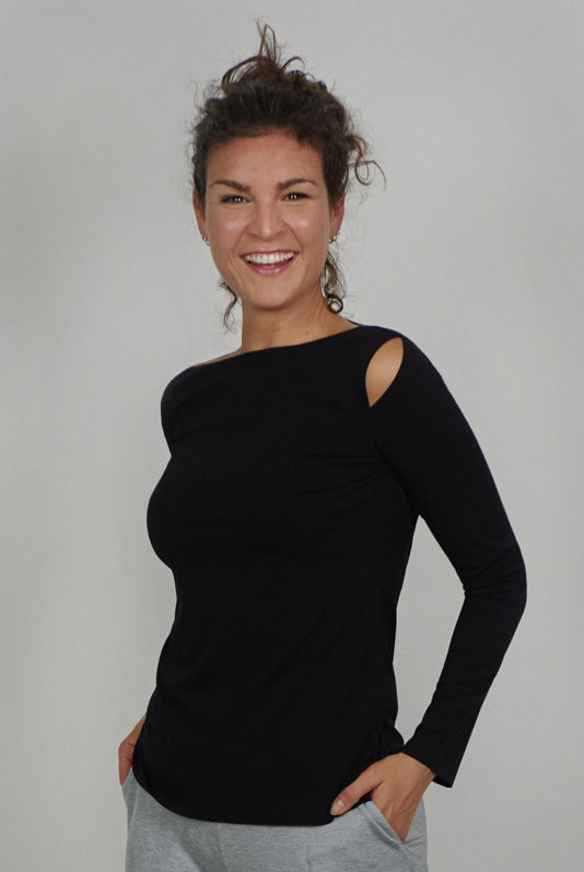 Nachhaltiges Langarmshirt mit Schultercutouts in schwarz für Frauen von Lounge Cherie