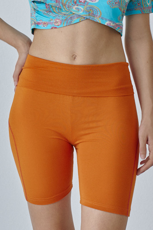 Nachhaltige Yogashorts in Mandarin von Lounge Cherie