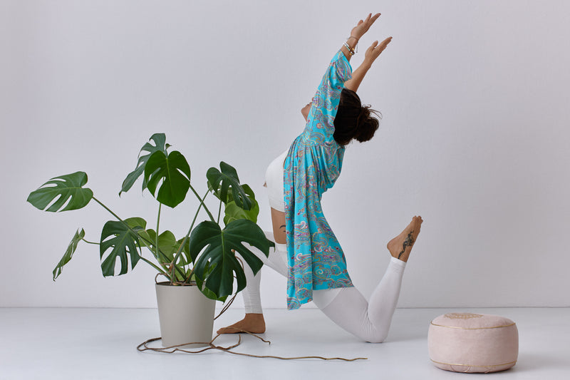 Helle Yogakleidung für Kundalini Yoga