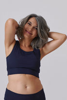 Nachhaltiges Crop Top / Sport-BH in Navy Blau / schwarz für Frauen von Lounge Cherie