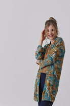 Nachhaltiger Kimono in blau/braunem Paisleymuster für Frauen von Lounge Cherie