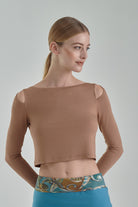 Nachhaltiges Langarm Croptop mit Schultercuts in braun für Frauen von Lounge Cherie